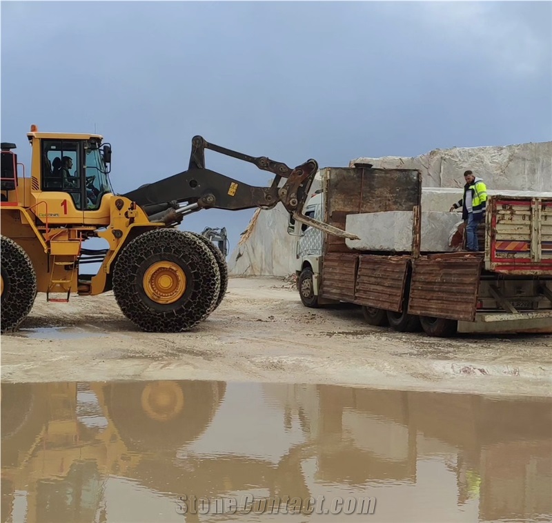Oman Beige Marble Blocks