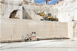 Tivoli Travertino Bianco- Romano Bianco Oniciato Quarry