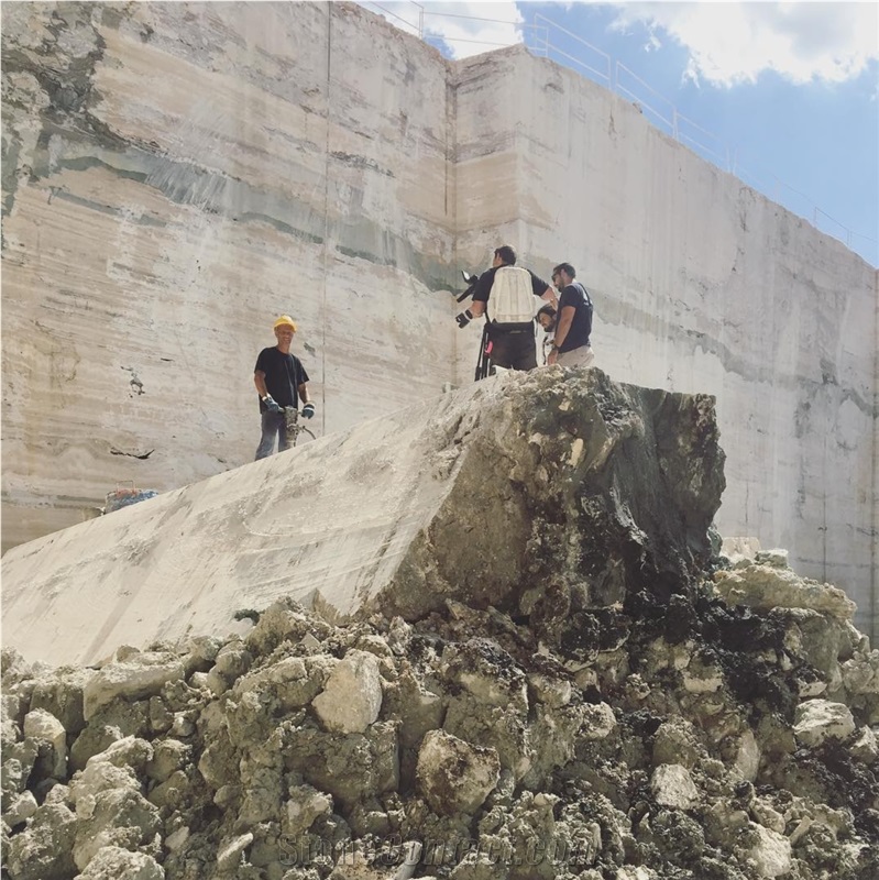 Tivoli Travertino Bianco- Romano Bianco Oniciato Quarry