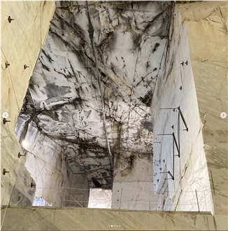 Calacatta Borghini Marble Quarry