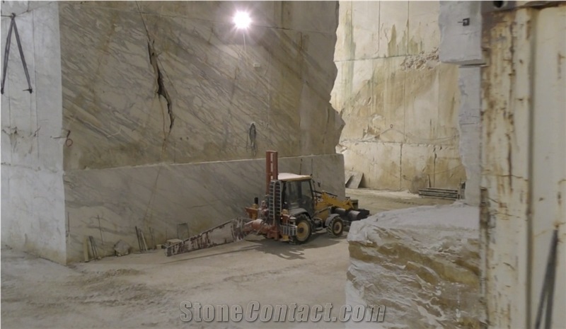 Calacatta Borghini Marble Quarry
