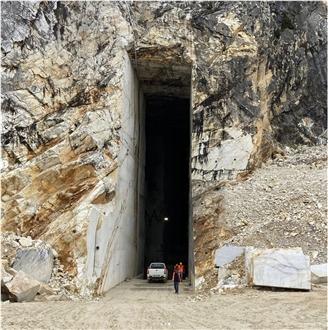 Calacatta Borghini Marble Quarry