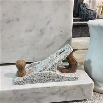 White Marble Saw Design Engraved Headstone For Carpenter