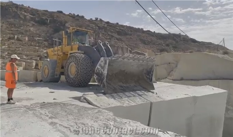 Piedra Bateig Diamante Limestone Quarry