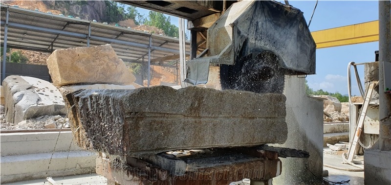 Light Cream Granite Cobble Stone