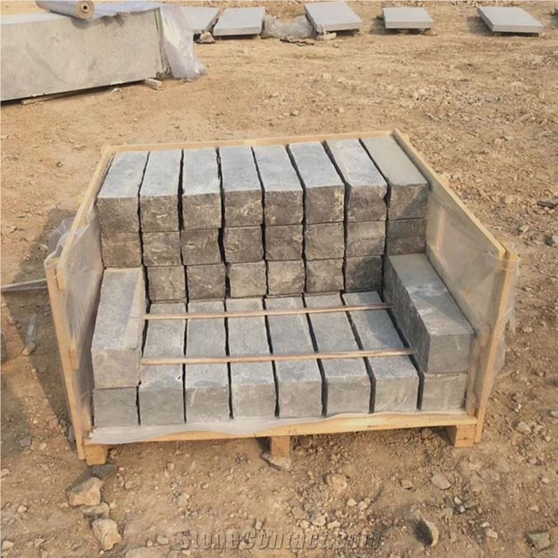 China Outdoor Bluestone Palisade Fencing Pillar