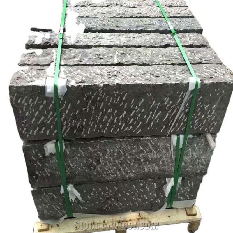 China Outdoor Bluestone Palisade Fencing Pillar