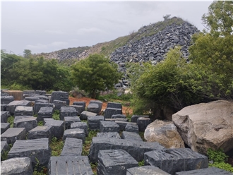 Ashma Black Granite Blocks