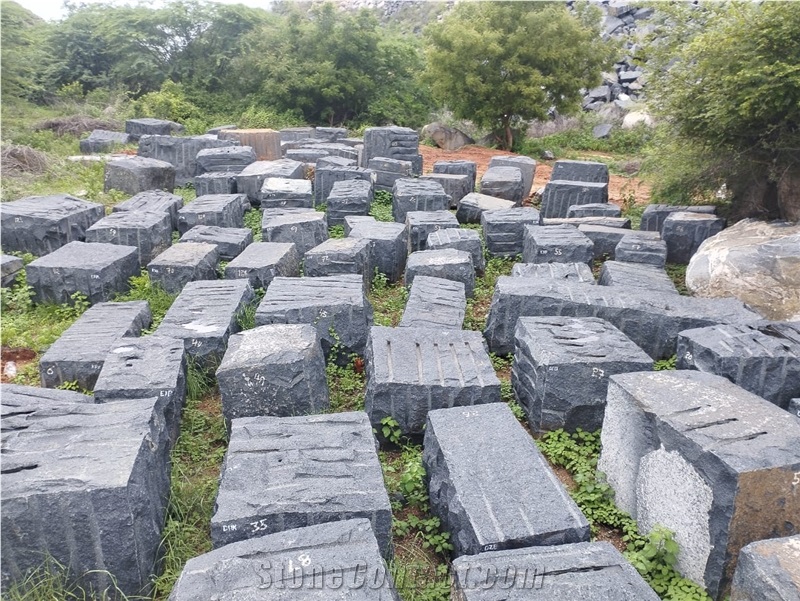 Ashma Black Granite Blocks