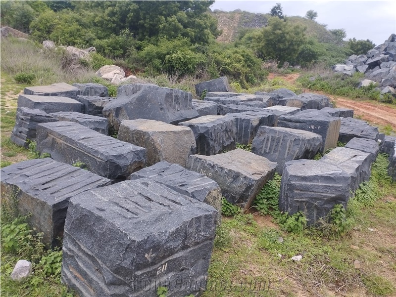 Ashma Black Granite Blocks