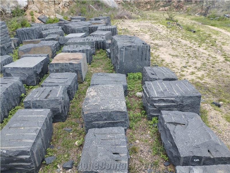 Ashma Black Granite Blocks