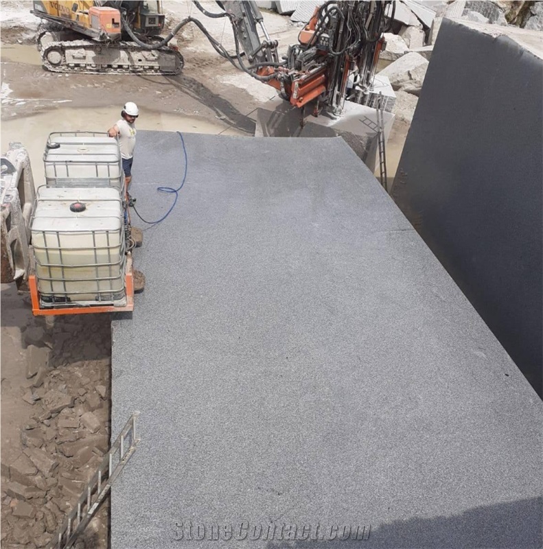 Tarn Gros Grain Granite Blocks