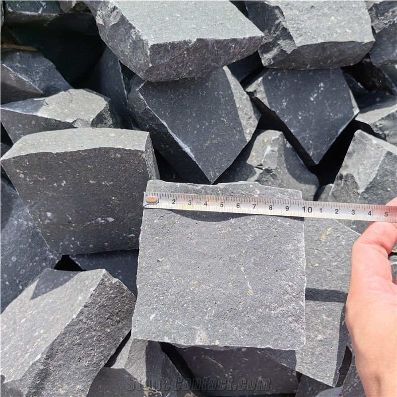 Chinse Zhangpu Black Basalt Six Split Edge Cobble Stones