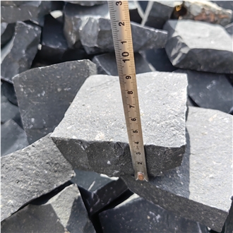 Chinse Zhangpu Black Basalt Six Split Edge Cobble Stones