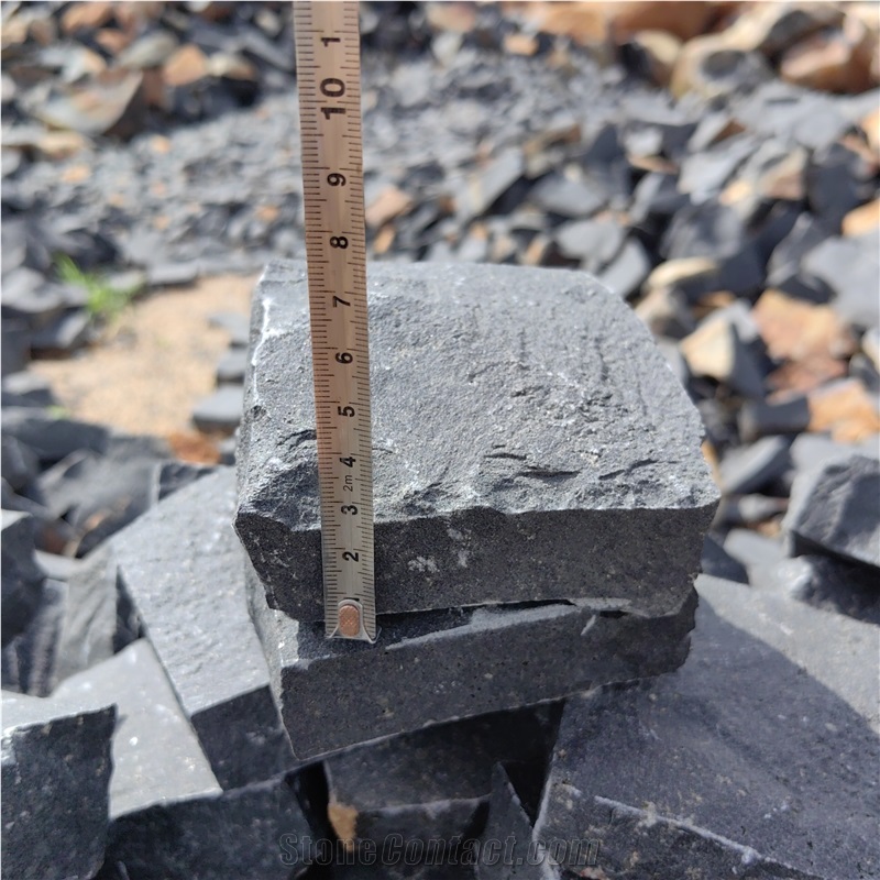 Chinse Zhangpu Black Basalt Six Split Edge Cobble Stones