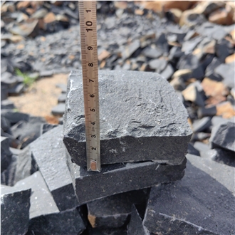 Chinse Zhangpu Black Basalt Six Split Edge Cobble Stones