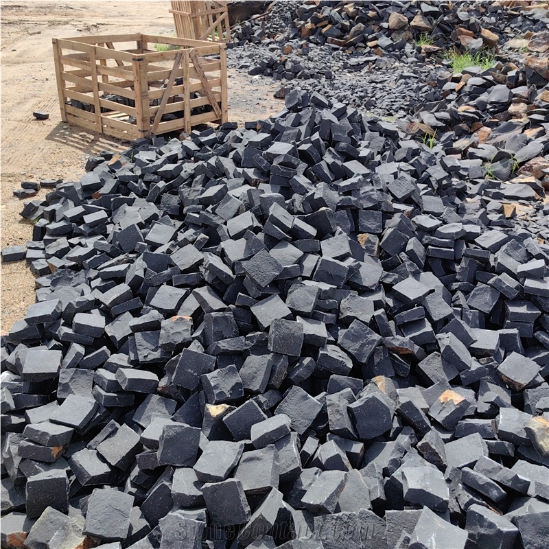 Chinse Zhangpu Black Basalt Six Split Edge Cobble Stones