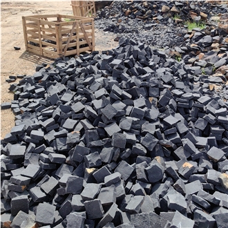 Chinse Zhangpu Black Basalt Six Split Edge Cobble Stones