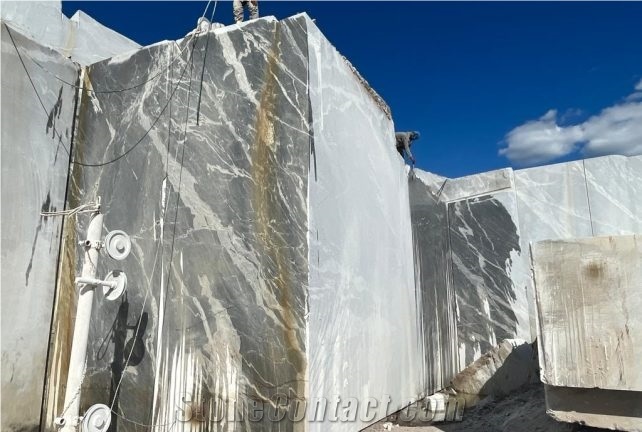 Beauty Dark Granite Quarry