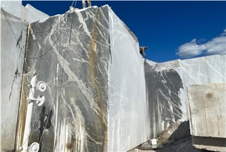 Beauty Dark Granite Quarry