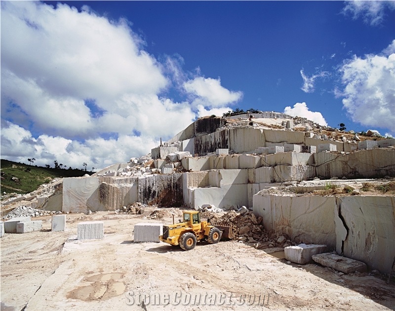 Bianco Regina Granite - Branco Caravelas Granite Quarry