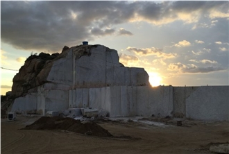 Magnific Dark Granite Quarry