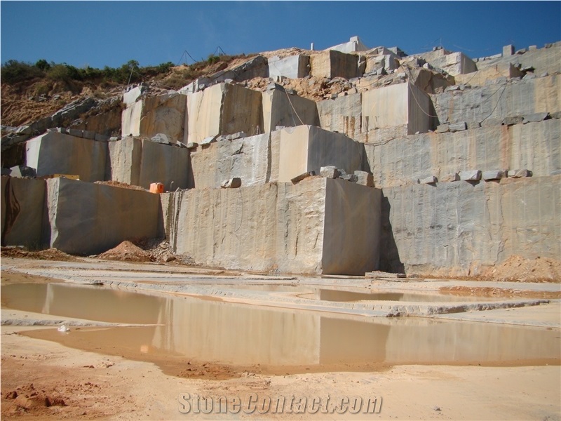 Verde Savana Granite Quarry