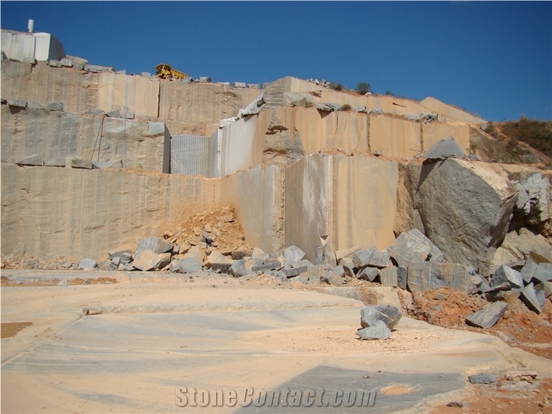 Verde Savana Granite Quarry