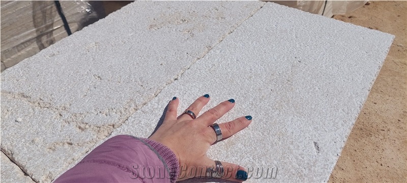 Avorio San Sebastian Limestone Slabs And Tiles