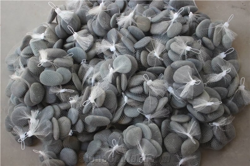 Natural Black Pebble Stone For Landscaping Design Projects