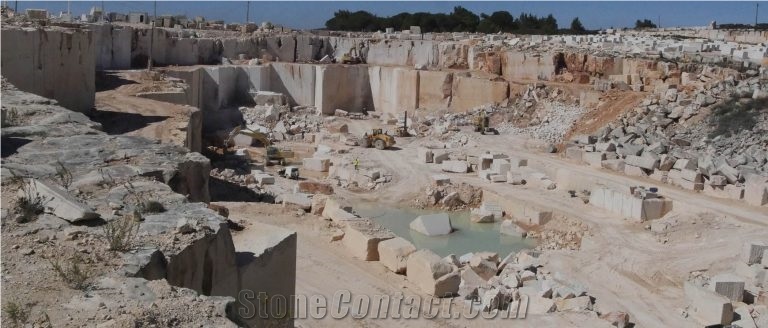 Moca Cream Medium Limestone Quarry