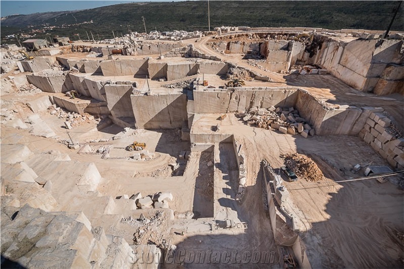 Moca Cream Medium Limestone Quarry