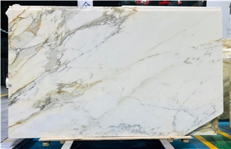 Fish Belly Gold / Calacatta Gold Marble Slabs
