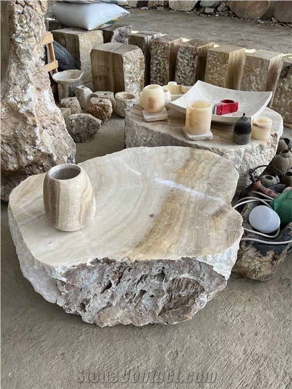 Onyx Table