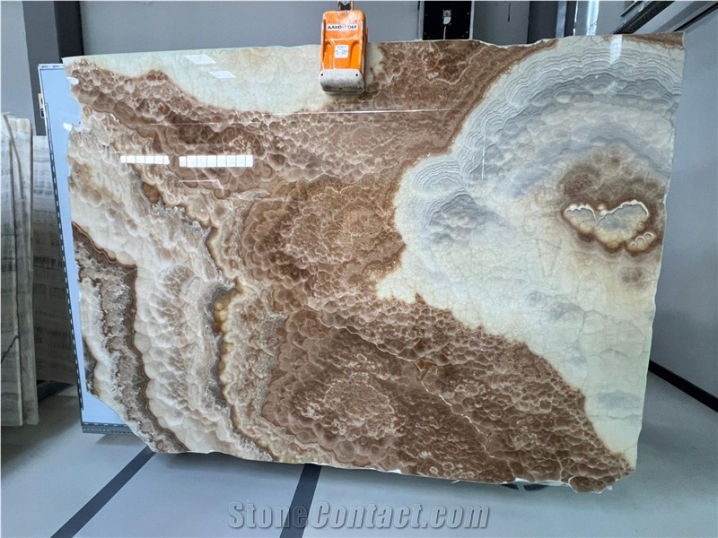 Cloudy Onyx Slabs Tiles