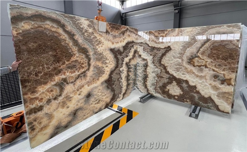 Cloudy Onyx Slabs Tiles