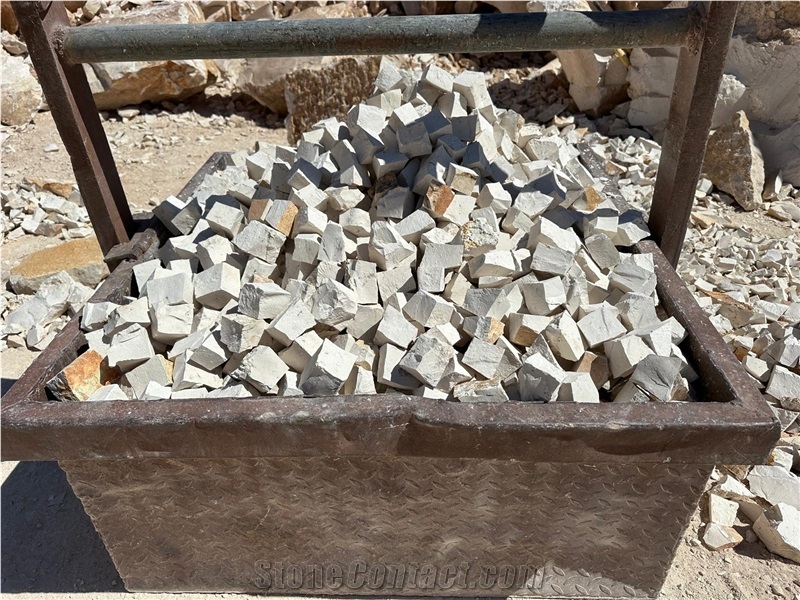 Portuguese Beige Limestone Cobblestone, Cube Stone Pavers