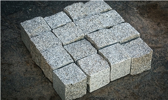 Saw-Cut Granite Paving Stone- Split Cobble Stone Saw-Cut Granite Paving Stone- Split Cobble Stone