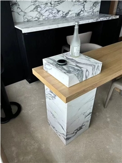 Marble Arabsecato Perimeter Countertops