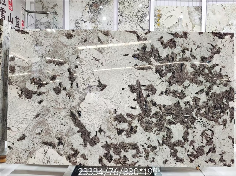 Splendor White  Granite Slabs