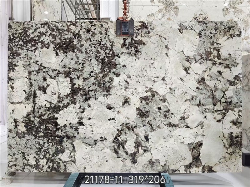 Splendor White  Granite Slabs