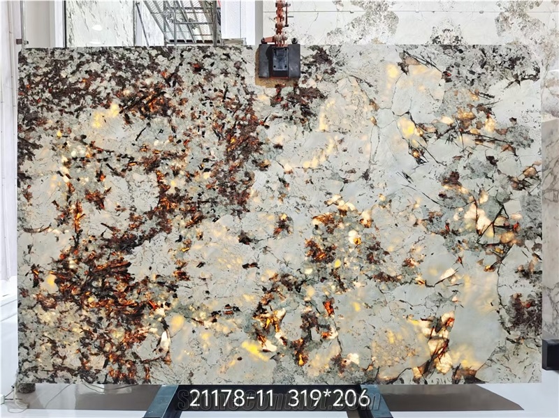 Splendor White  Granite Slabs