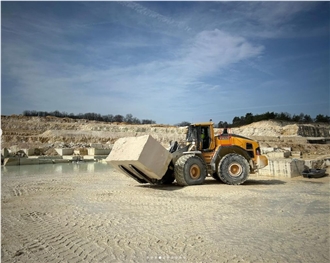 Crema Luna Limestone Blocks