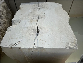 Crema Luna Limestone Blocks