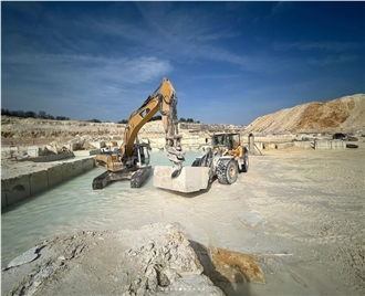 Crema Luna Limestone Blocks