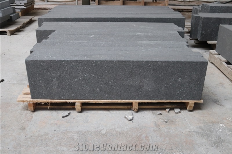 Black Granite Kerbstone Flamed