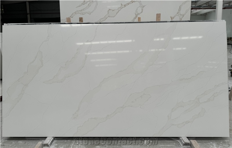Hot Sale Bookmatched Calacatta Quartz Slabs