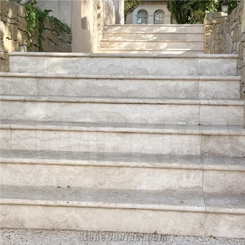CLASSIC TRAVERTINE STAIRS