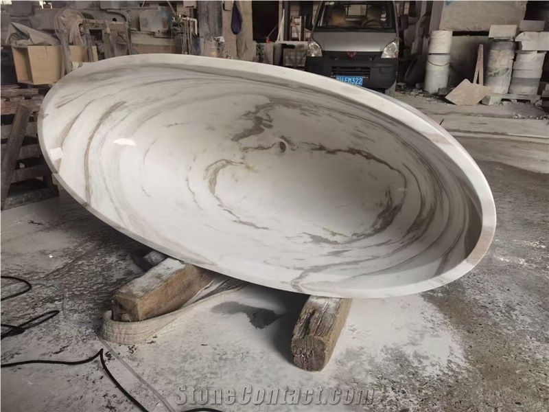 White Elegant Bathtub With Grey Pattern For Washroom