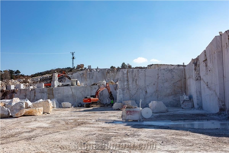 Bianco Fontana Marble - Cavdarhisar, Kutahya Quarry